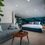 Hotel Taf & Tesla