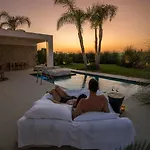 Taf Beach Villas & Tesla 4*