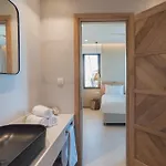 Taf & Tesla Hotel
