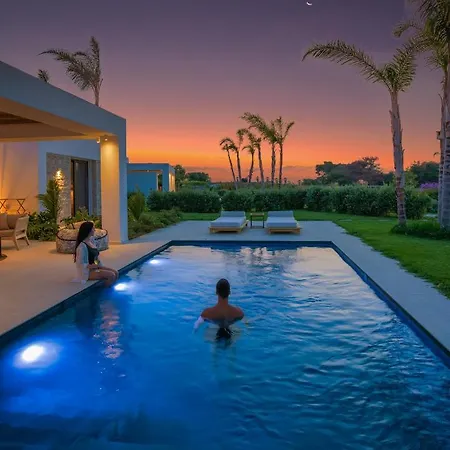 Hotel Taf Beach Villas & Tesla Y 4*