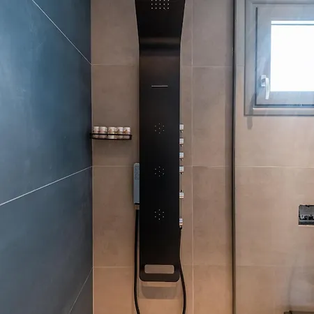 Taf With Tesla מלון 4*