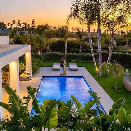 Hotel Taf Villas - Beach Resort & Tesla