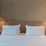 Taf & Tesla Hotel 4*