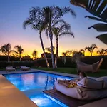 Taf & Tesla Hotel 4*