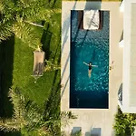 Taf Beach Villas & Tesla 4*